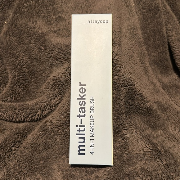 Alleyoop multi-tasker 4-in1 makeup brush - Picture 2 of 4